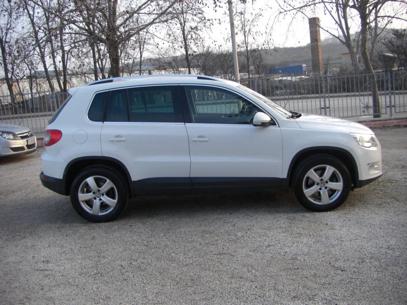 VW Tiguan 2.0TDI 4X4 6ck., снимка 6 - Автомобили и джипове - 49360956