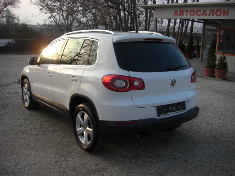 VW Tiguan 2.0TDI 4X4 6ck., снимка 3 - Автомобили и джипове - 49360956