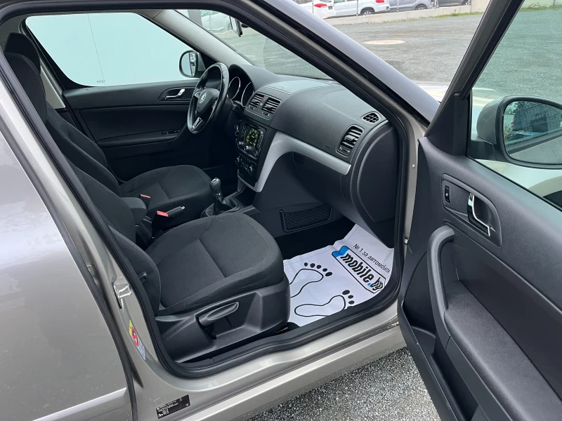 Skoda Yeti 1.6TDI, снимка 7 - Автомобили и джипове - 52391607