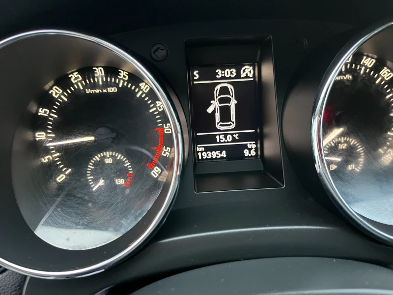 Skoda Yeti 1.6TDI, снимка 11 - Автомобили и джипове - 52391607