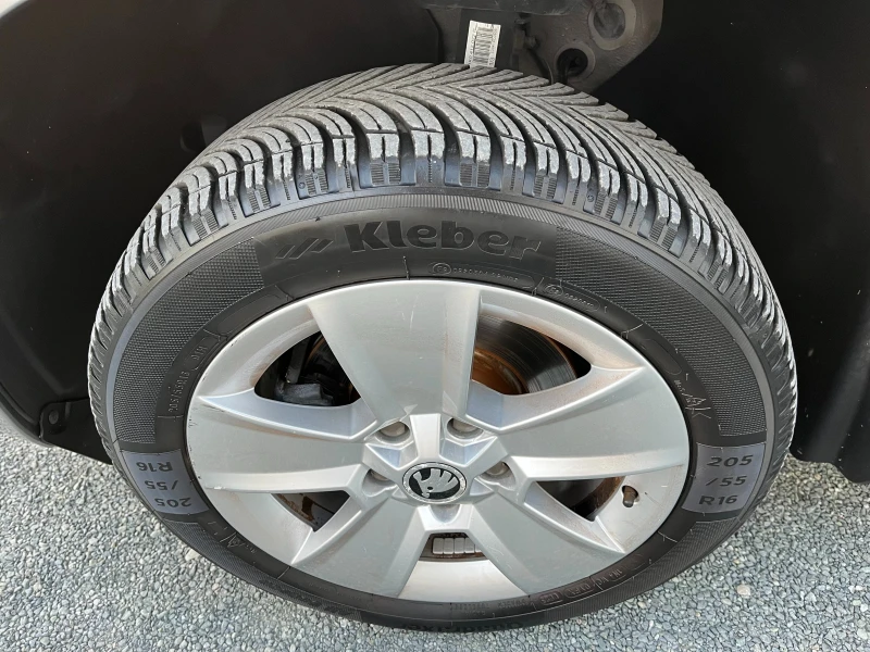 Skoda Yeti 1.6TDI, снимка 15 - Автомобили и джипове - 52391607