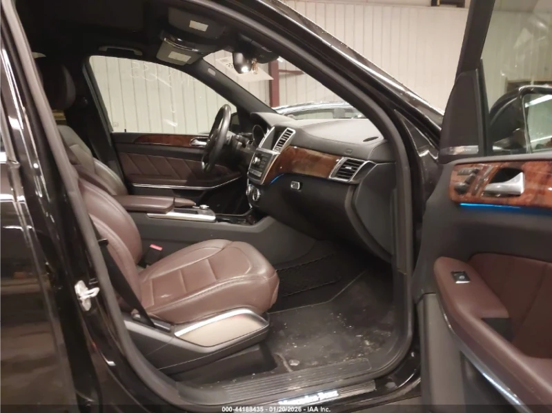 Mercedes-Benz GL 550 4MATIC* ДИСТРОНИК* 360КАМЕРА* H&K SOUND* ПАНОРАМА*, снимка 9 - Автомобили и джипове - 53326172