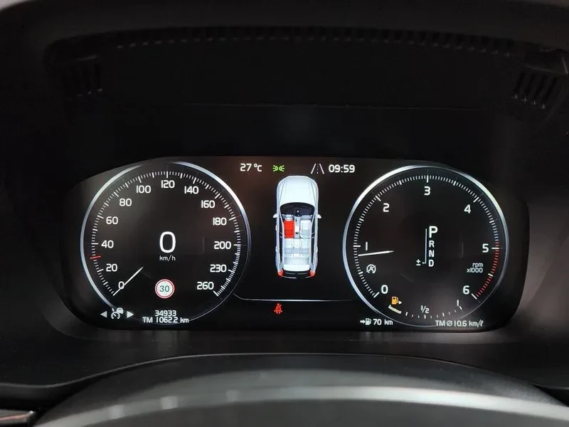 Volvo XC60 D4 INSCRIPTION, снимка 8 - Автомобили и джипове - 55562569