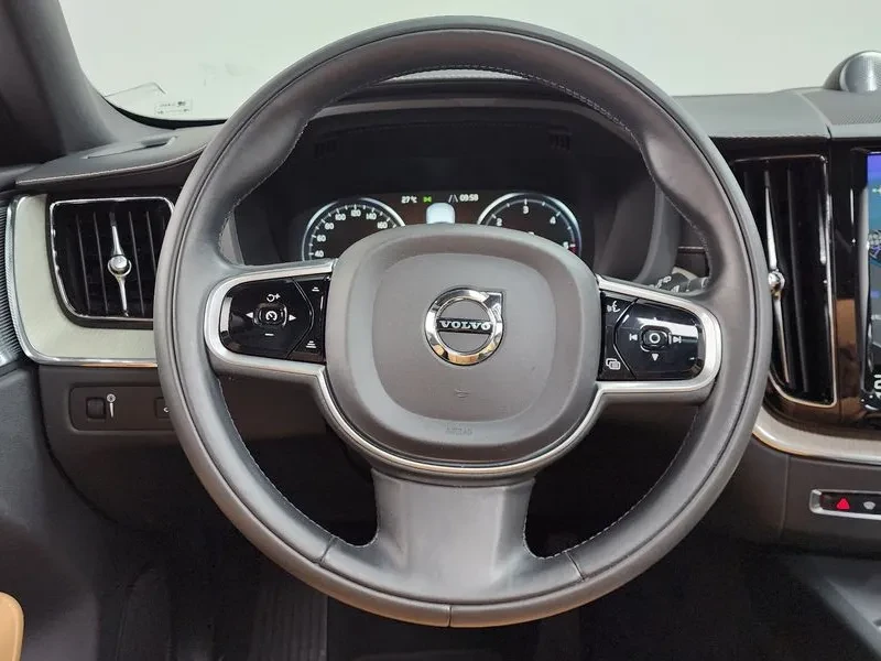Volvo XC60 D4 INSCRIPTION, снимка 12 - Автомобили и джипове - 55562569