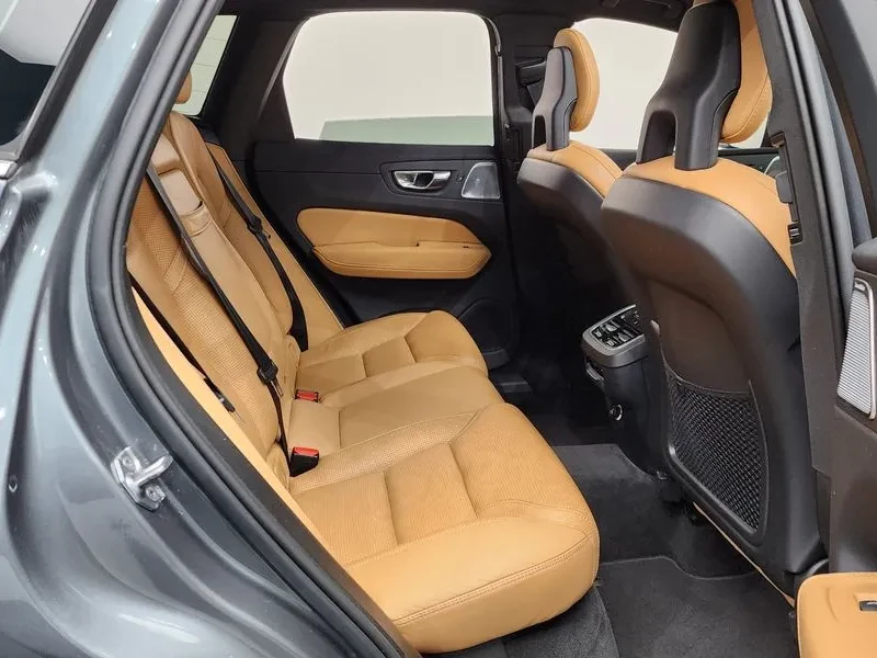 Volvo XC60 D4 INSCRIPTION, снимка 11 - Автомобили и джипове - 55562569