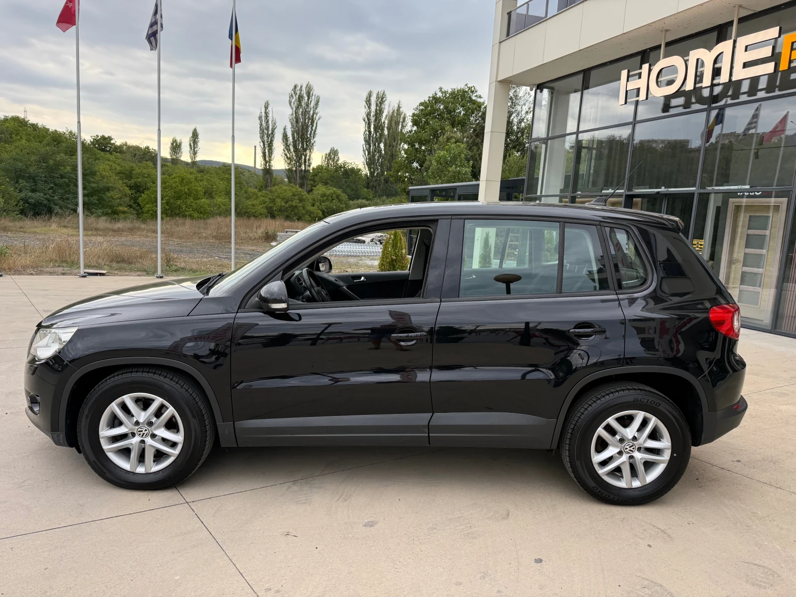 VW Tiguan Панорама/Навигация/Подгрев/Темпомат/4х4 - изображение 3
