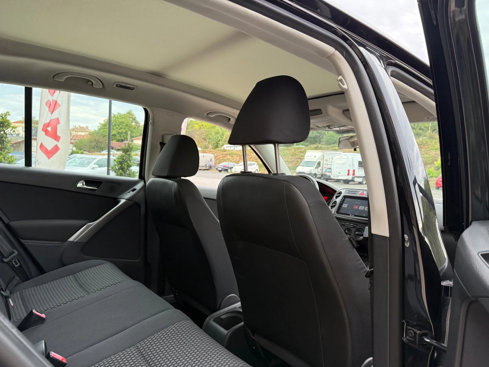 VW Tiguan Панорама/Навигация/Подгрев/Темпомат/4х4 - изображение 10