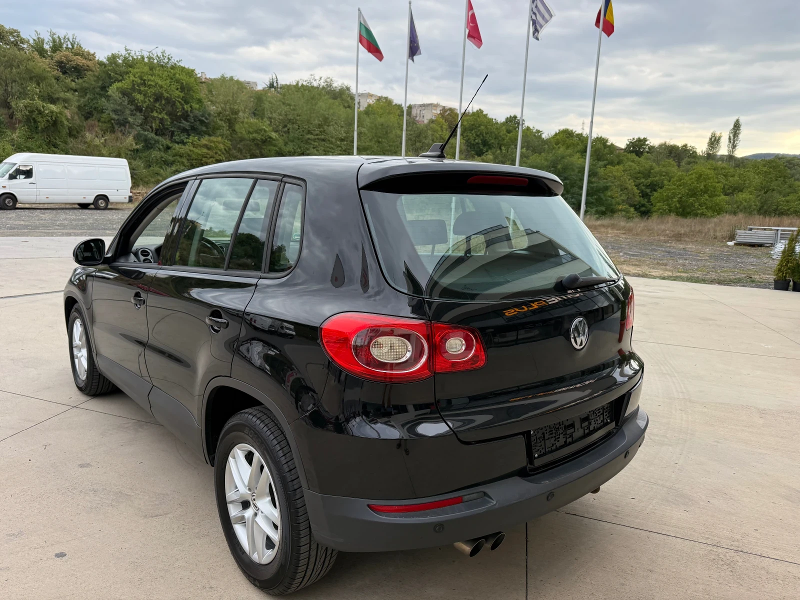 VW Tiguan Панорама/Навигация/Подгрев/Темпомат/4х4 - изображение 4