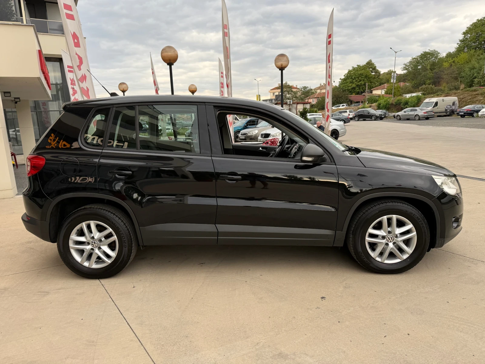 VW Tiguan Панорама/Навигация/Подгрев/Темпомат/4х4 - изображение 7