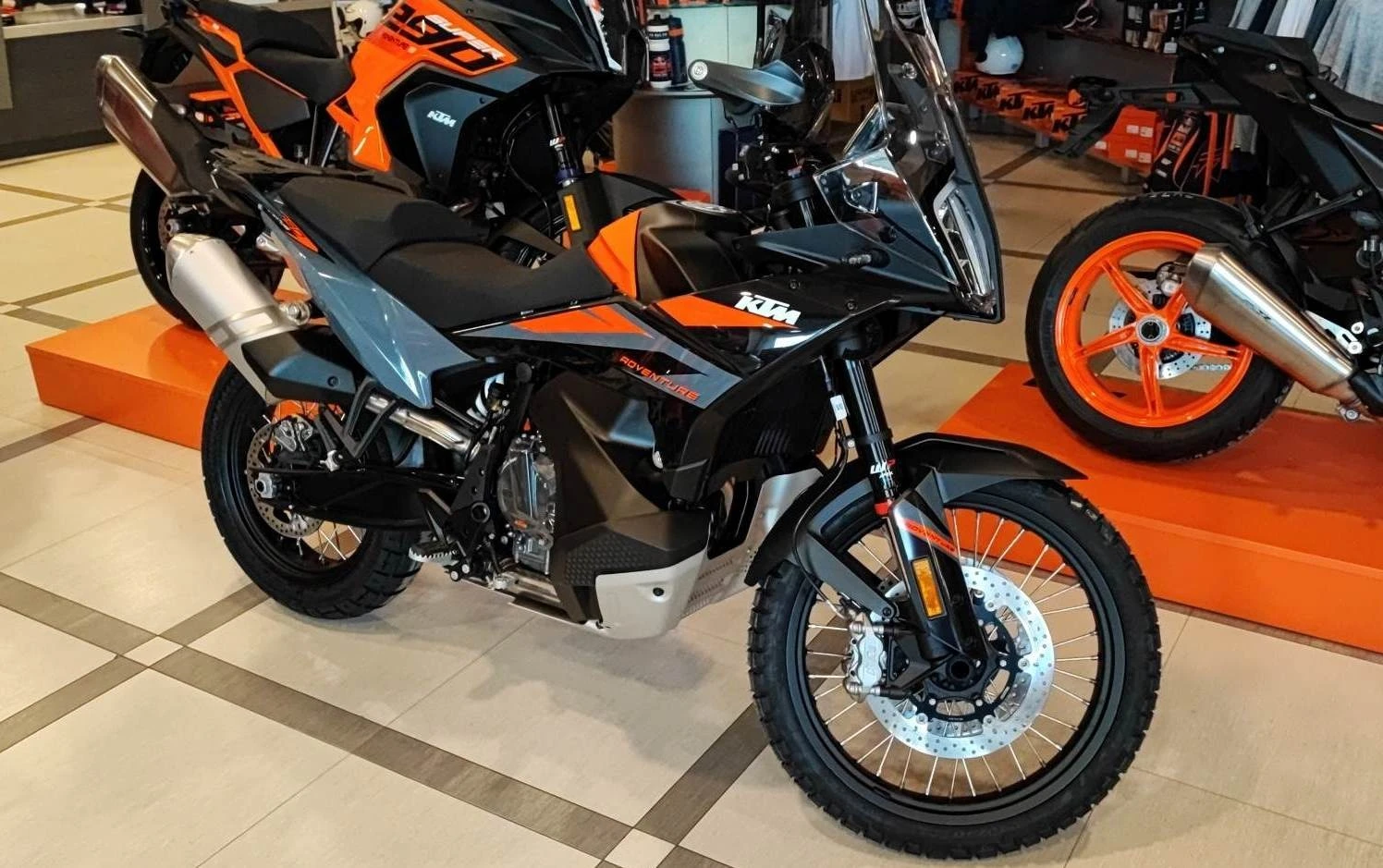 Ktm Adventure 890  /R 2023 - изображение 2