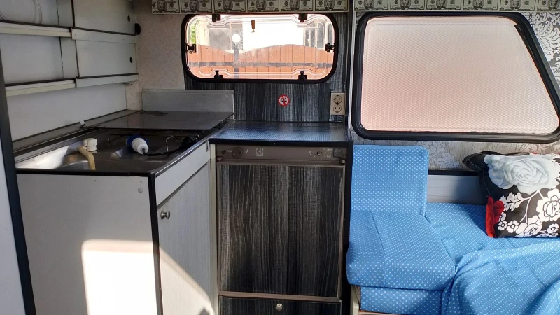 Каравана Beyerland B-380, снимка 5 - Каравани и кемпери - 52371632