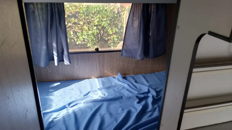 Каравана Beyerland B-380, снимка 4 - Каравани и кемпери - 52371632