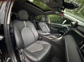 Toyota Camry Hybrid * ПАНОРАМА * ПОДГРЕВИ * CARFAX * АВТО КРЕДИ, снимка 11