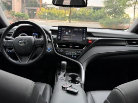 Toyota Camry Hybrid * ПАНОРАМА * ПОДГРЕВИ * CARFAX * АВТО КРЕДИ, снимка 13