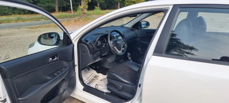 Hyundai I30 1.6 CRDI Face, снимка 8 - Автомобили и джипове - 41904716