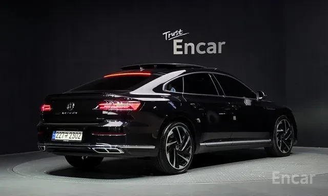 VW Arteon 2.0 TDI R-Line 4Motion* 360 камери* HUD* Люк, снимка 2 - Автомобили и джипове - 56688071
