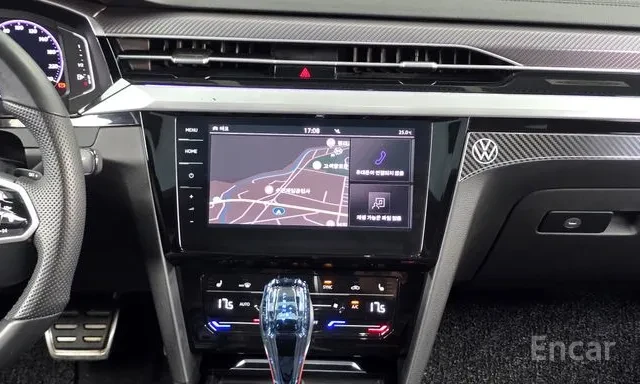 VW Arteon 2.0 TDI R-Line 4Motion* 360 камери* HUD* Люк, снимка 14 - Автомобили и джипове - 56688071