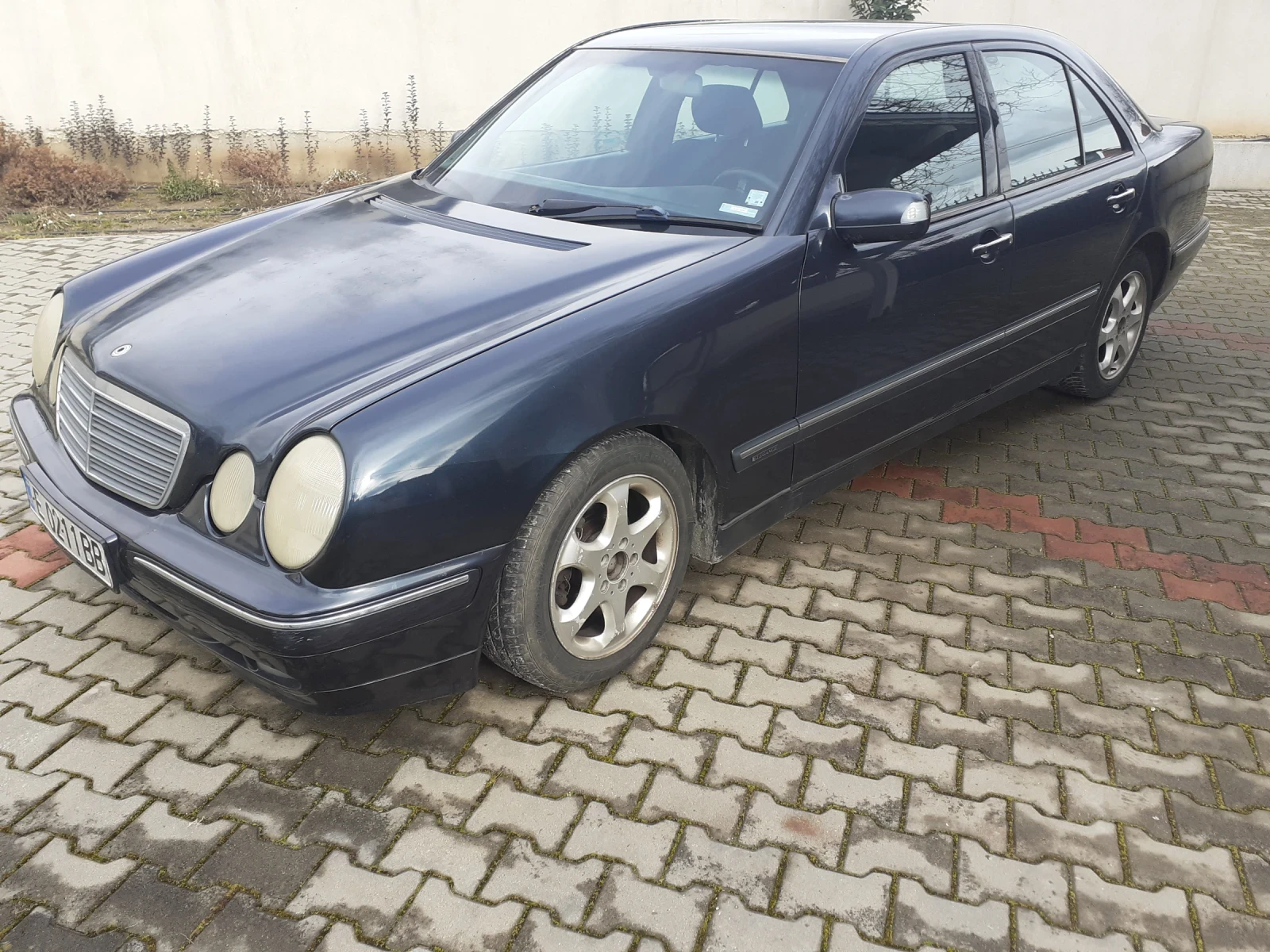 Mercedes-Benz E 220, снимка 1