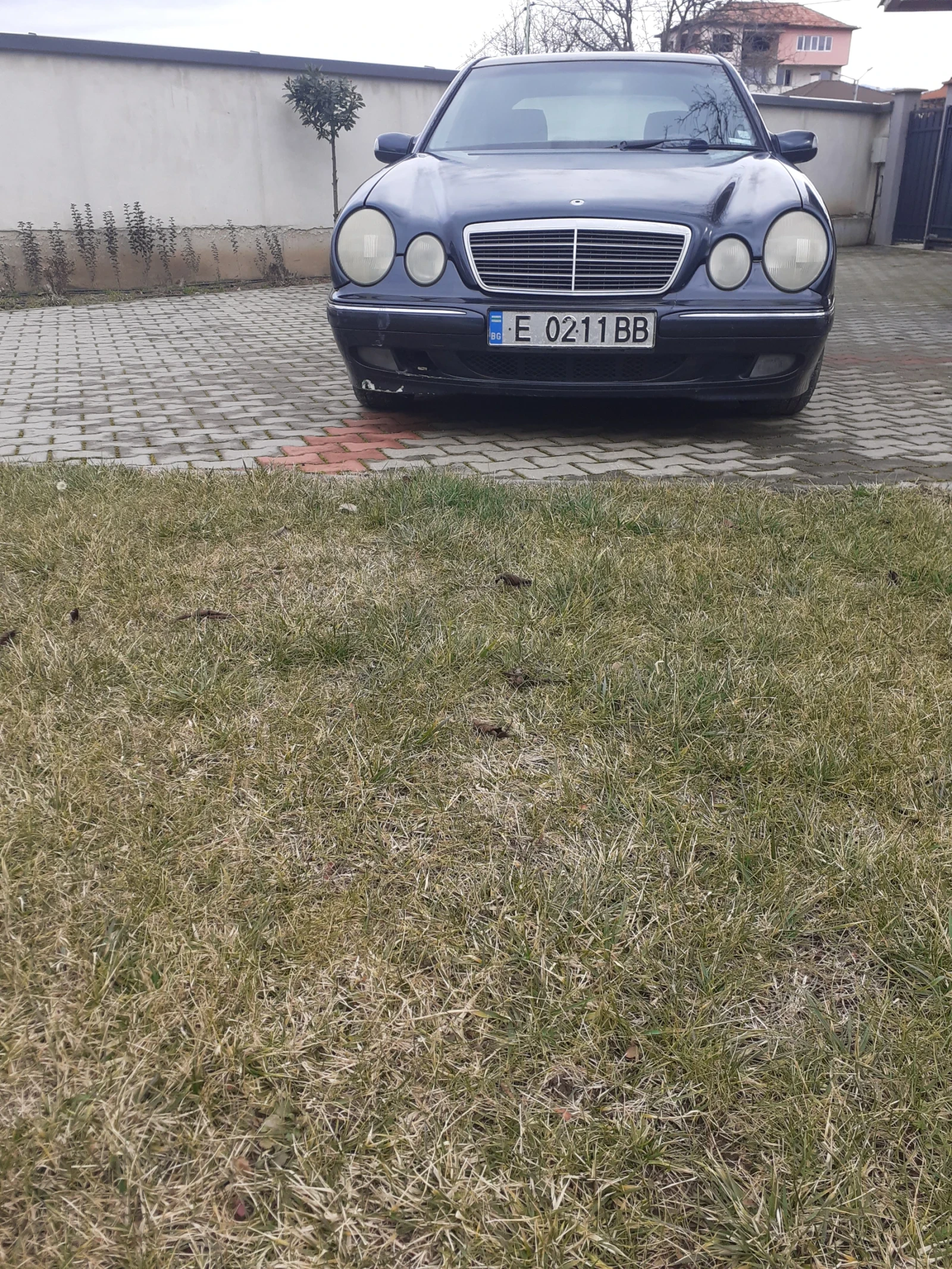 Mercedes-Benz E 220  - изображение 2