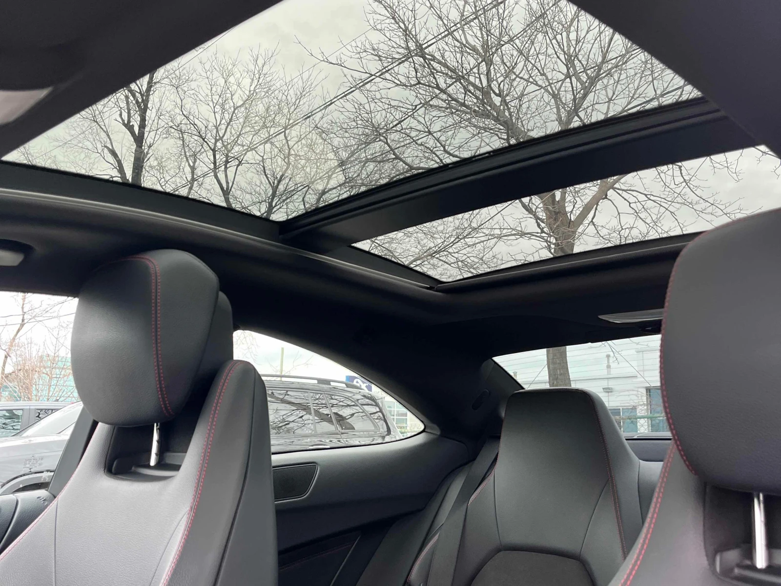 Mercedes-Benz C 350 AMG 4MATIC * ПАНОРАМА * HARMON KARDON * CARFAX * , снимка 12 - Автомобили и джипове - 54100383