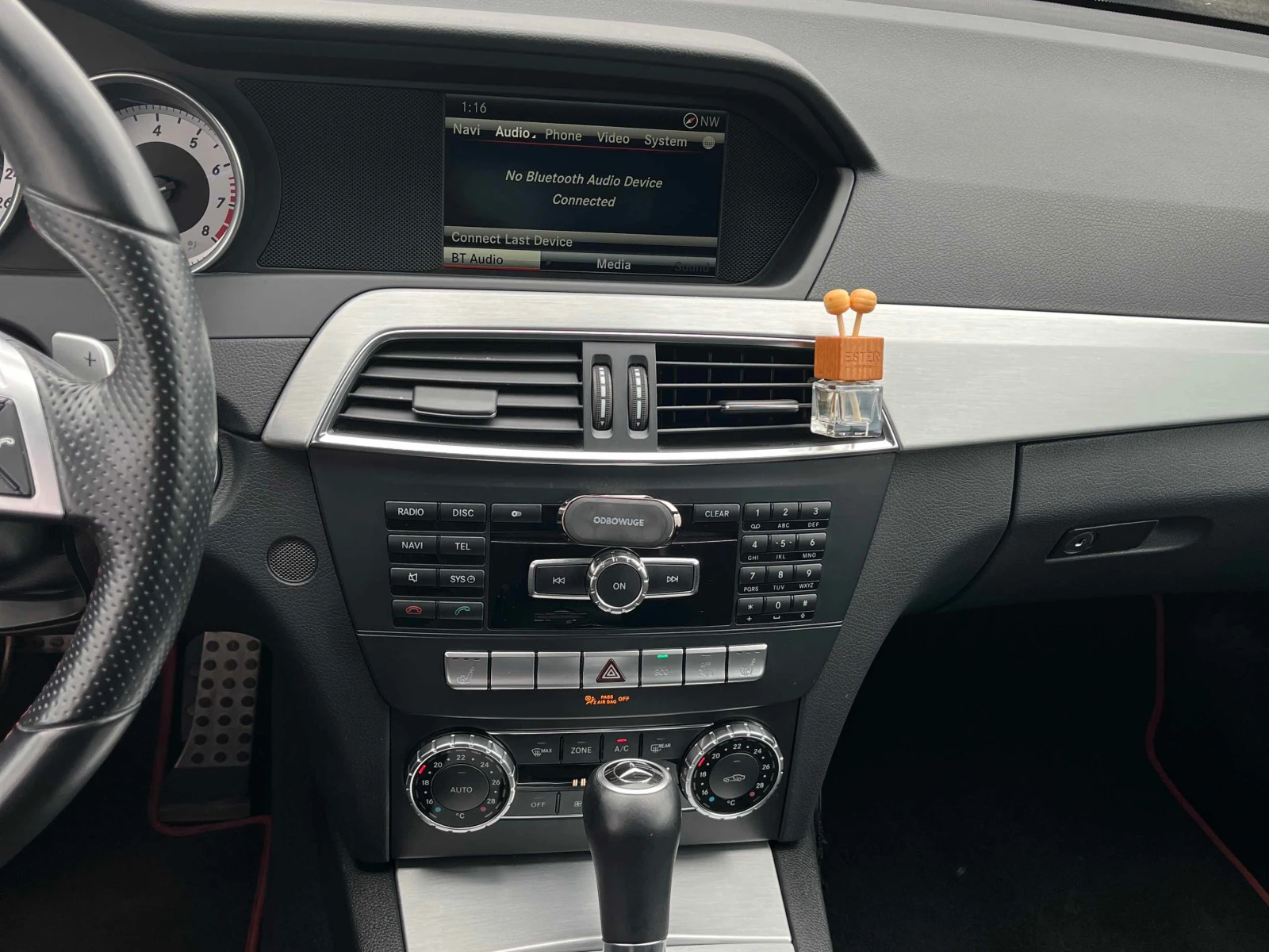 Mercedes-Benz C 350 AMG 4MATIC * ПАНОРАМА * HARMON KARDON * CARFAX * , снимка 9 - Автомобили и джипове - 54100383