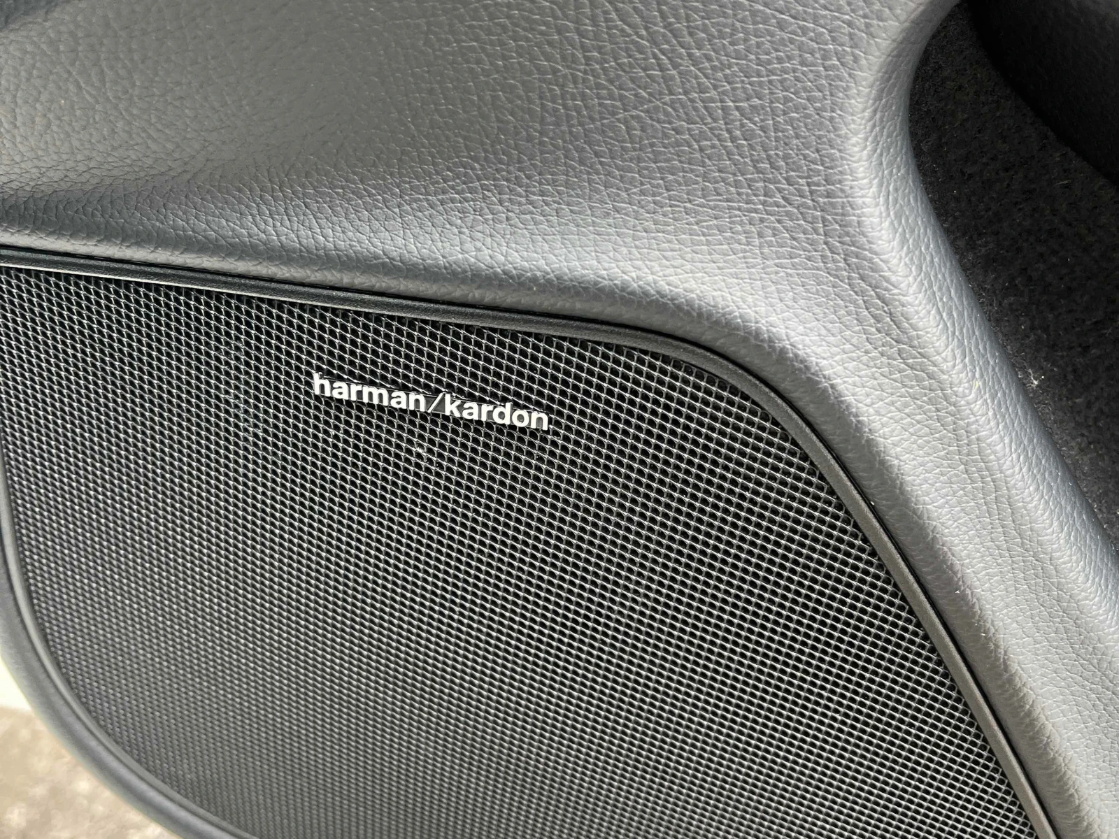 Mercedes-Benz C 350 AMG 4MATIC * ПАНОРАМА * HARMON KARDON * CARFAX * , снимка 13 - Автомобили и джипове - 54100383