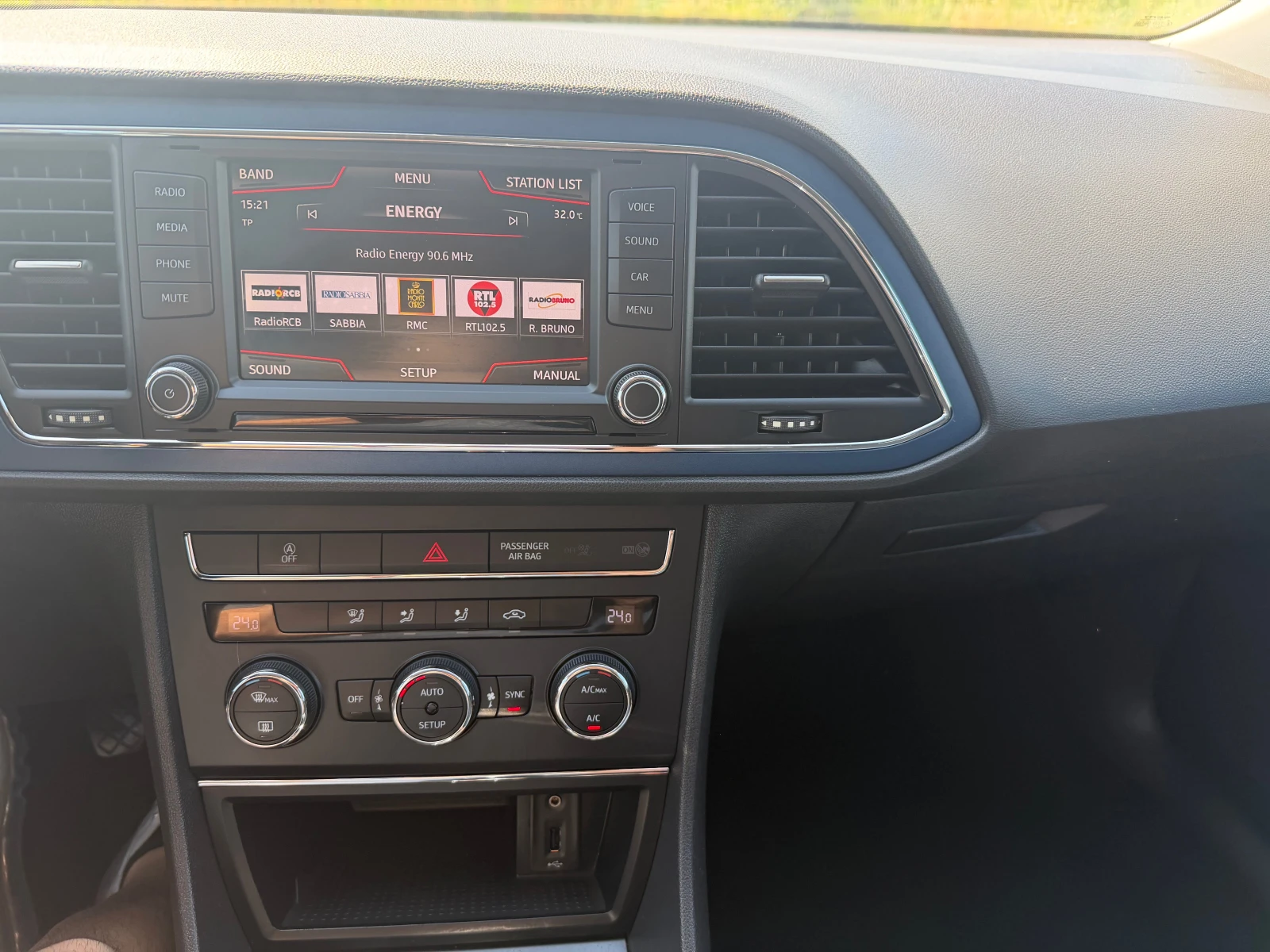 Seat Leon 1.4 TGI, снимка 16 - Автомобили и джипове - 54835653
