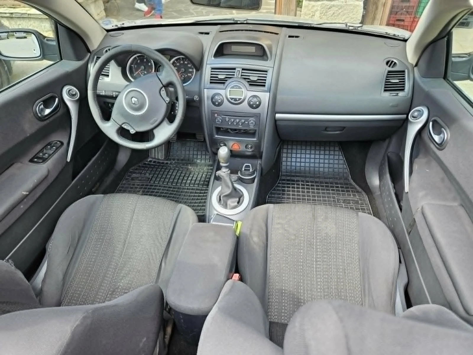 Renault Megane 2.0, снимка 9 - Автомобили и джипове - 54960786