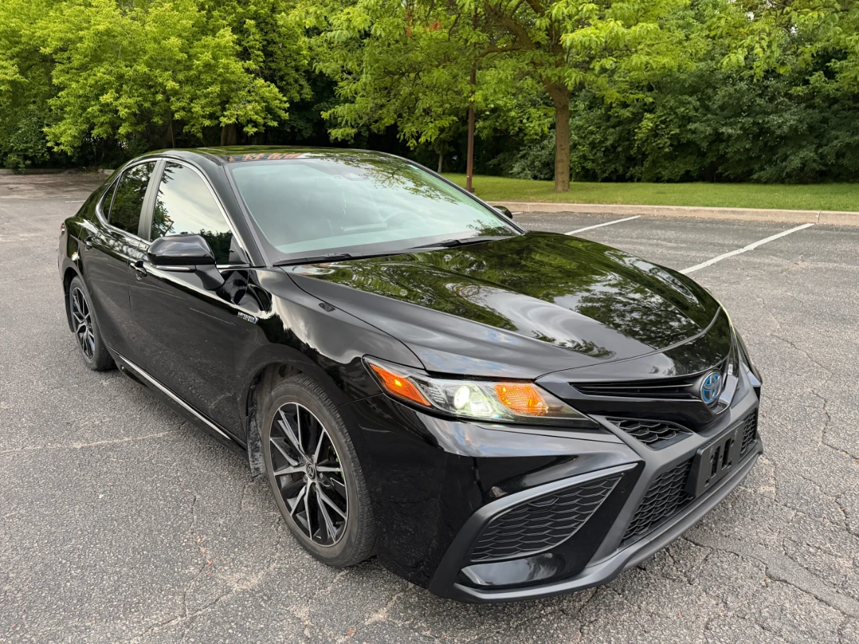 Toyota Camry Hybrid * ПАНОРАМА * ПОДГРЕВИ * CARFAX * АВТО КРЕДИ, снимка 2 - Автомобили и джипове - 55072825