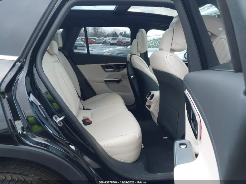 Mercedes-Benz GLC 300 4MATIC* ПОДГРЕВ* 360* PANO, снимка 10 - Автомобили и джипове - 53220457