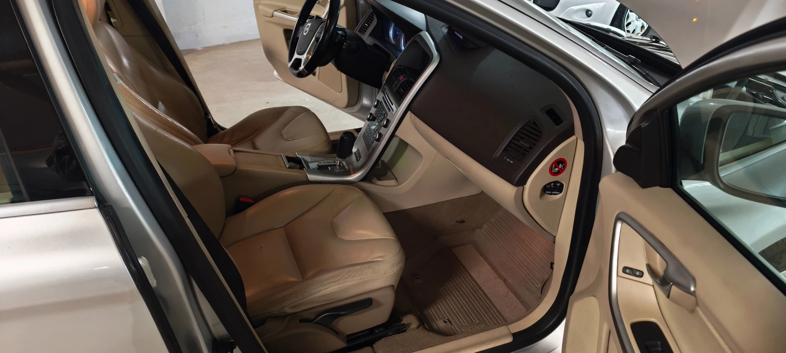 Volvo XC60 D5 - изображение 9