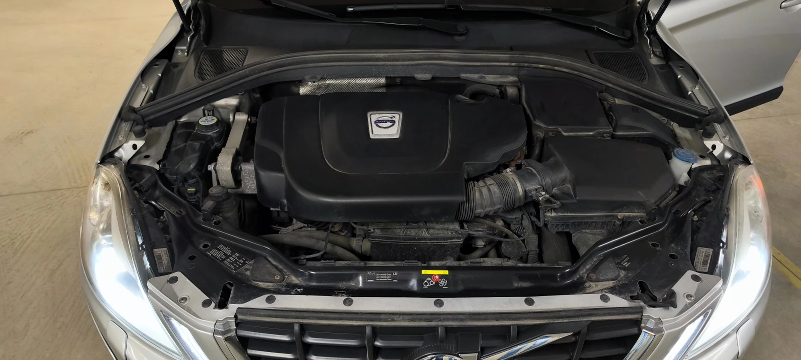 Volvo XC60 D5 - изображение 10