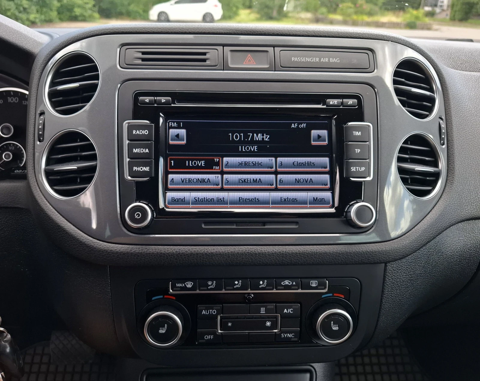 VW Tiguan 2.0 TDI DSG 4x4 facelift, снимка 14 - Автомобили и джипове - 54812482