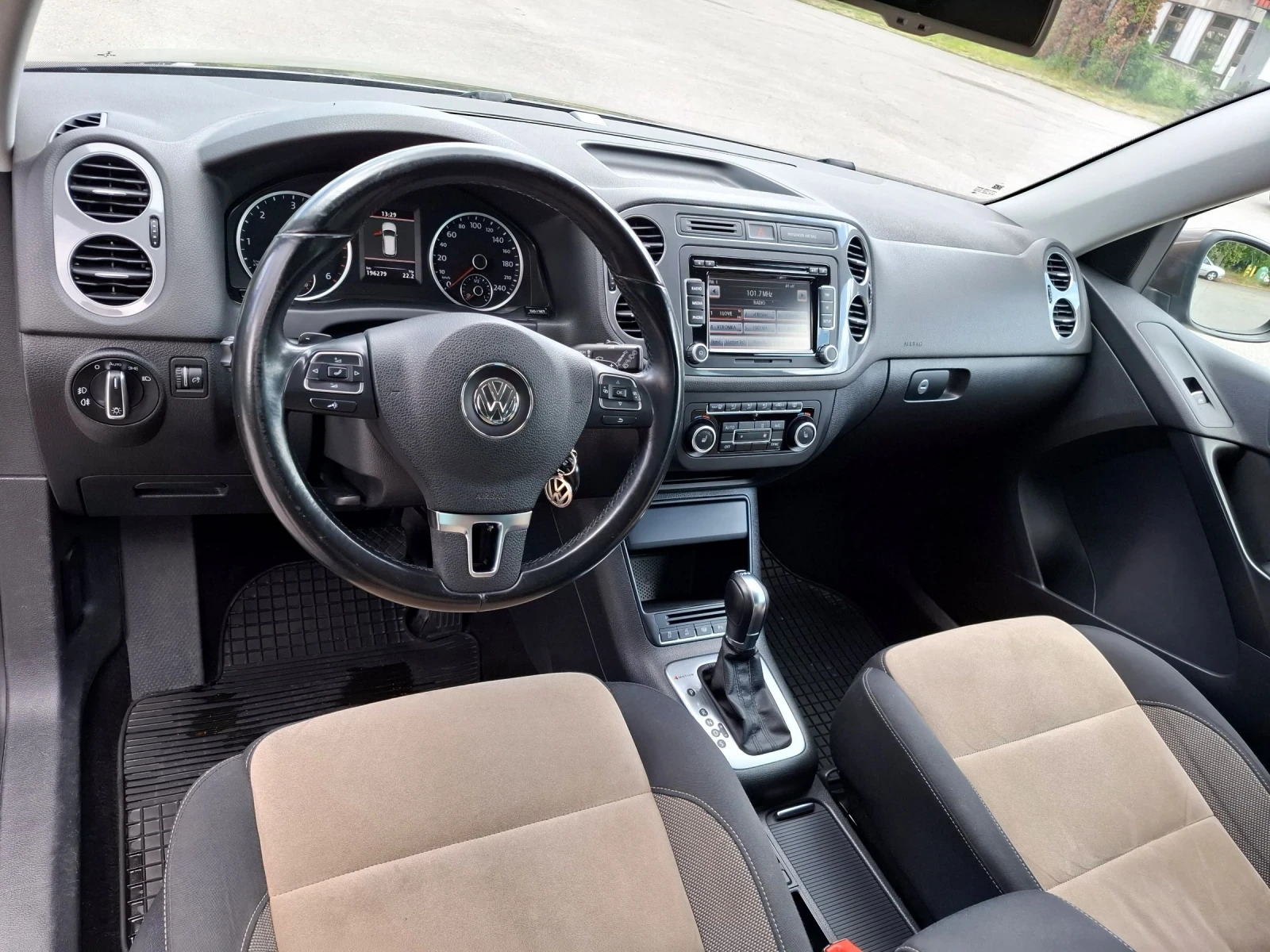 VW Tiguan 2.0 TDI DSG 4x4 facelift, снимка 11 - Автомобили и джипове - 54812482