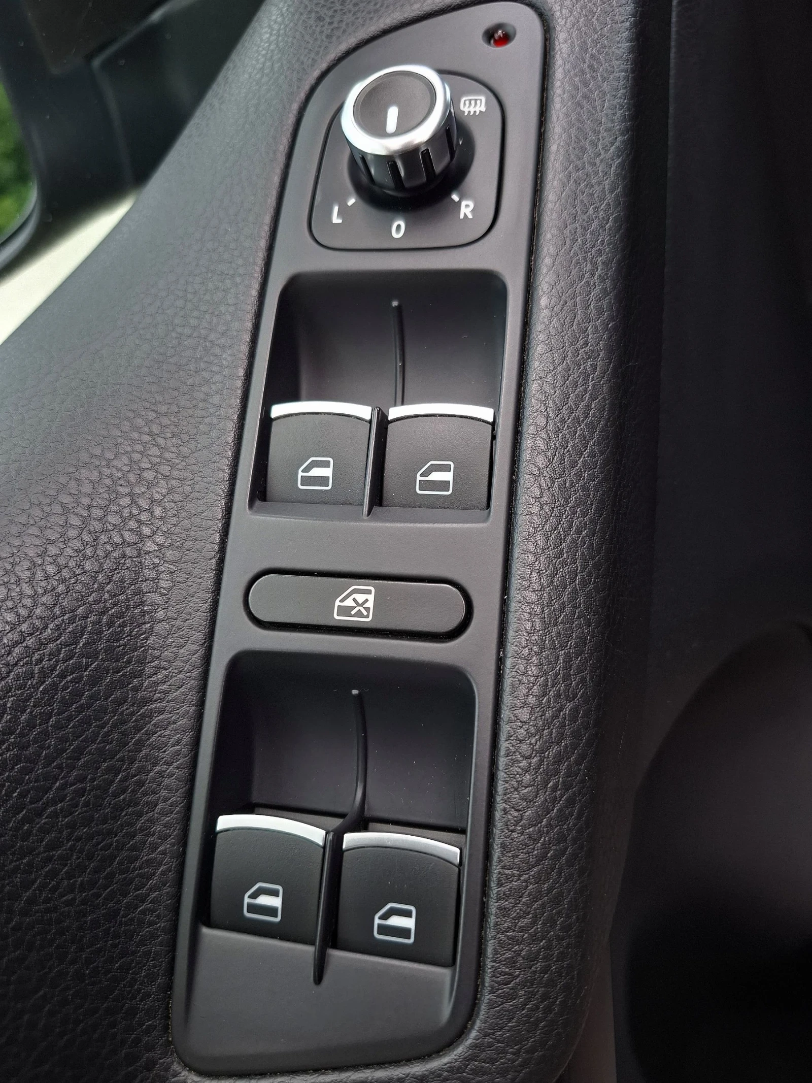 VW Tiguan 2.0 TDI DSG 4x4 facelift, снимка 17 - Автомобили и джипове - 54812482