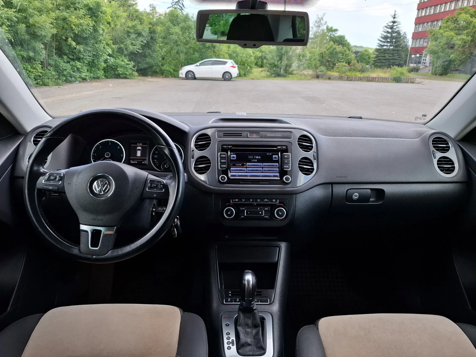 VW Tiguan 2.0 TDI DSG 4x4 facelift, снимка 8 - Автомобили и джипове - 54812482