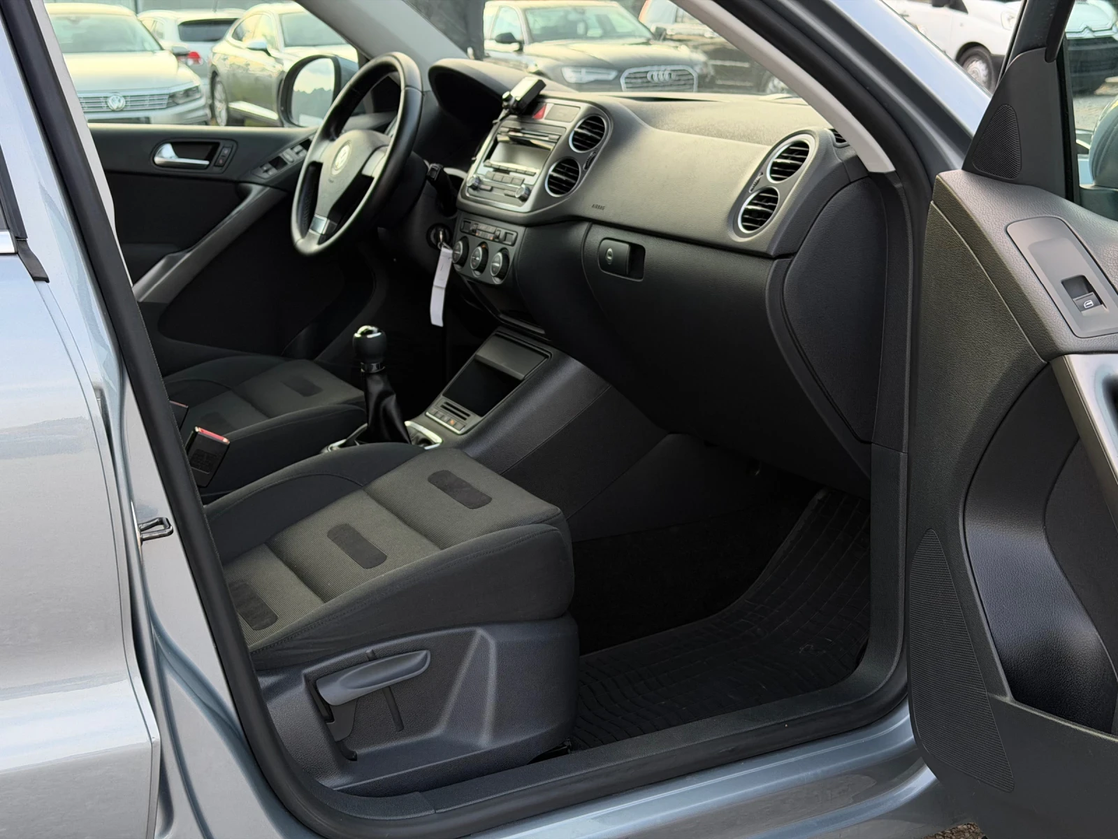VW Tiguan 2.0TDi 140к.с * 4-Motion* * Климатроник* , снимка 11 - Автомобили и джипове - 54887705