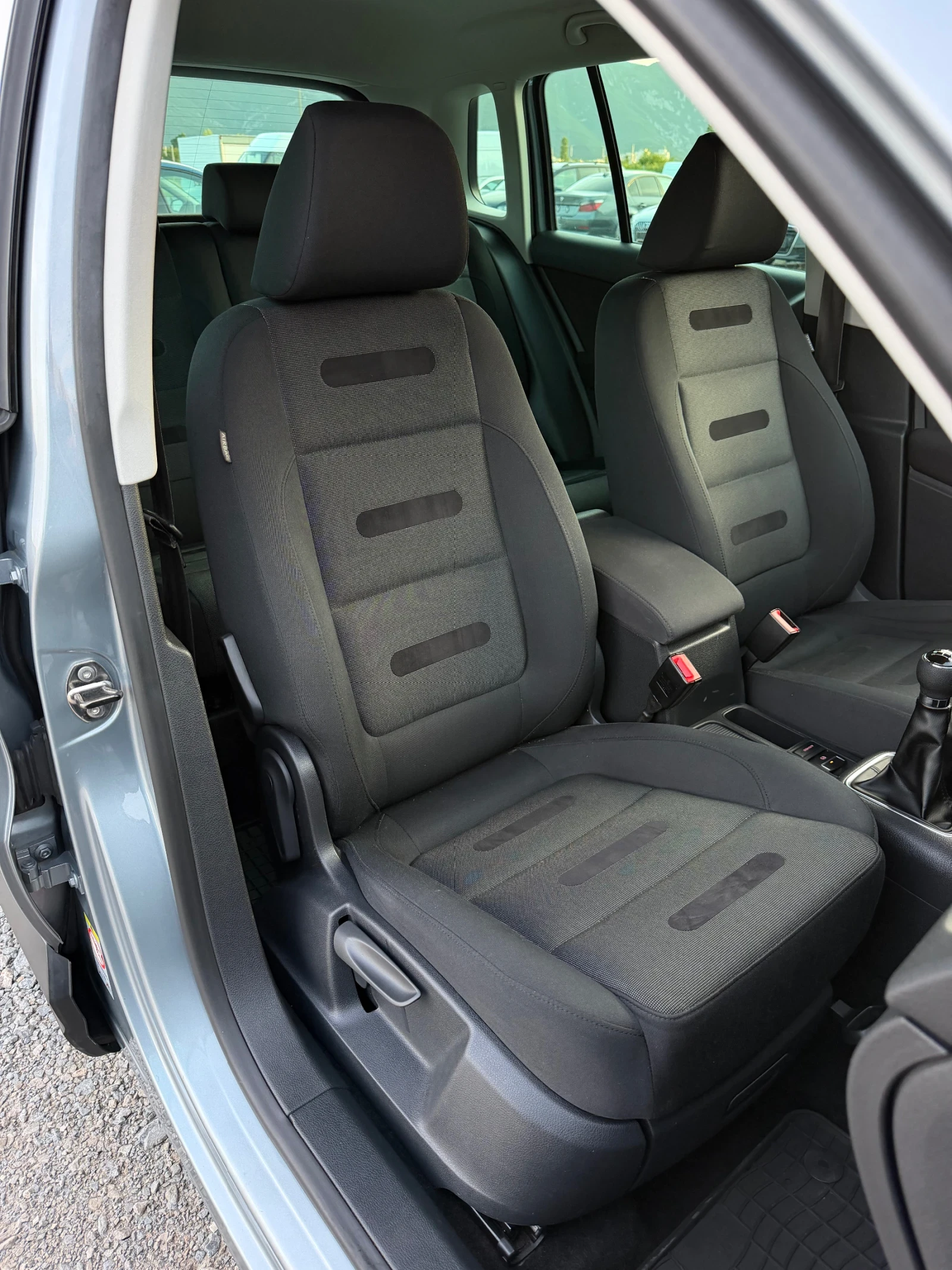 VW Tiguan 2.0TDi 140к.с * 4-Motion* * Климатроник* , снимка 13 - Автомобили и джипове - 54887705