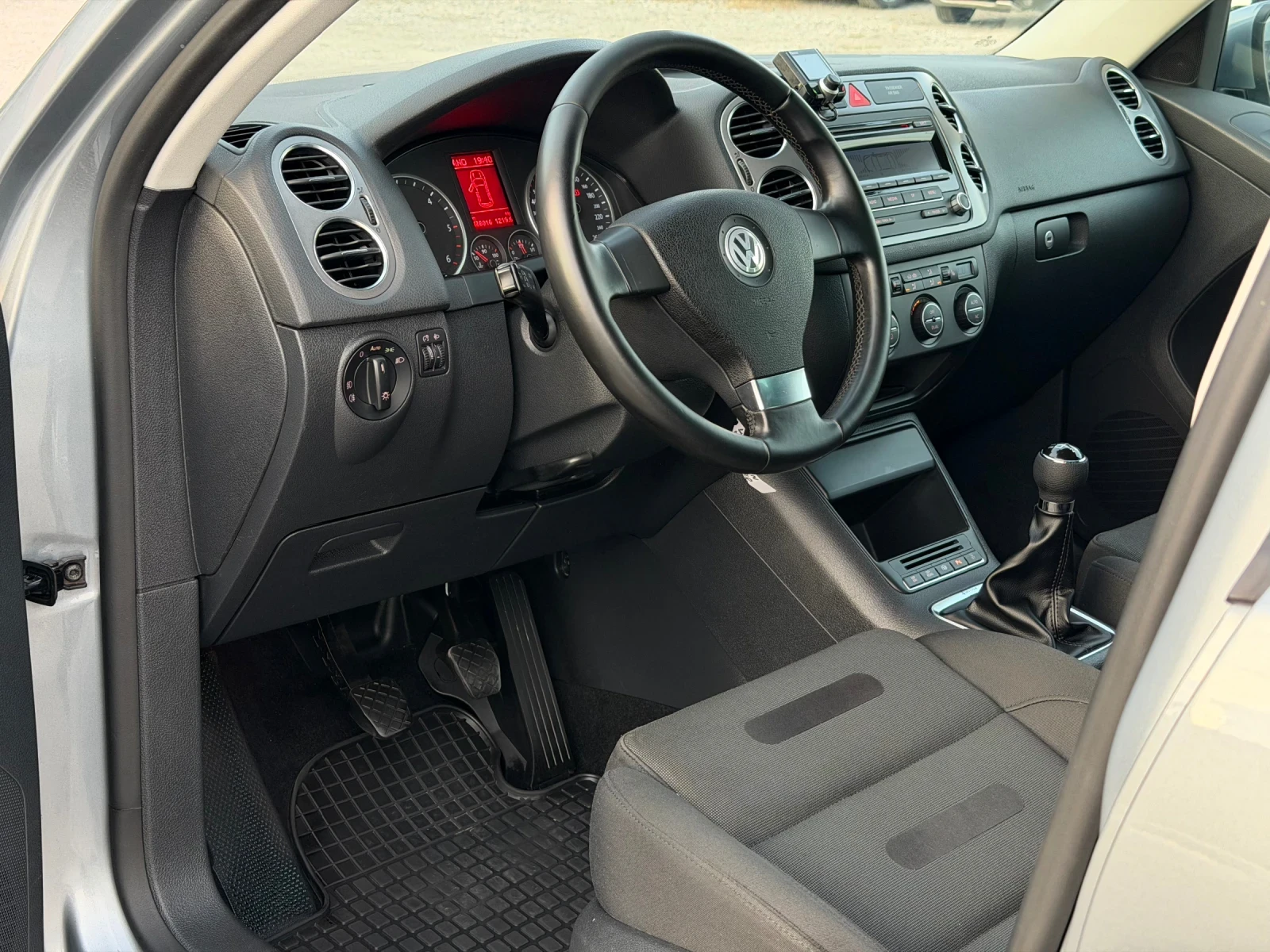 VW Tiguan 2.0TDi 140к.с * 4-Motion* * Климатроник* , снимка 9 - Автомобили и джипове - 54887705