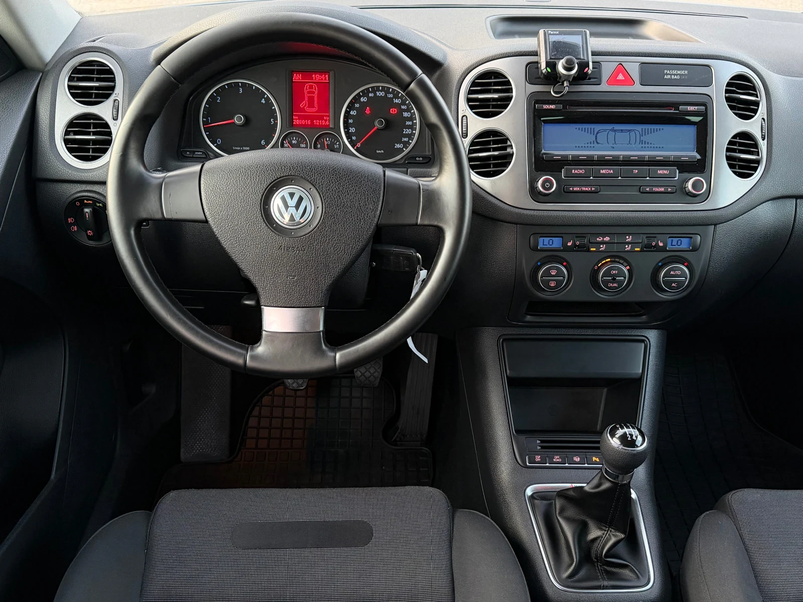 VW Tiguan 2.0TDi 140к.с * 4-Motion* * Климатроник* , снимка 10 - Автомобили и джипове - 54887705