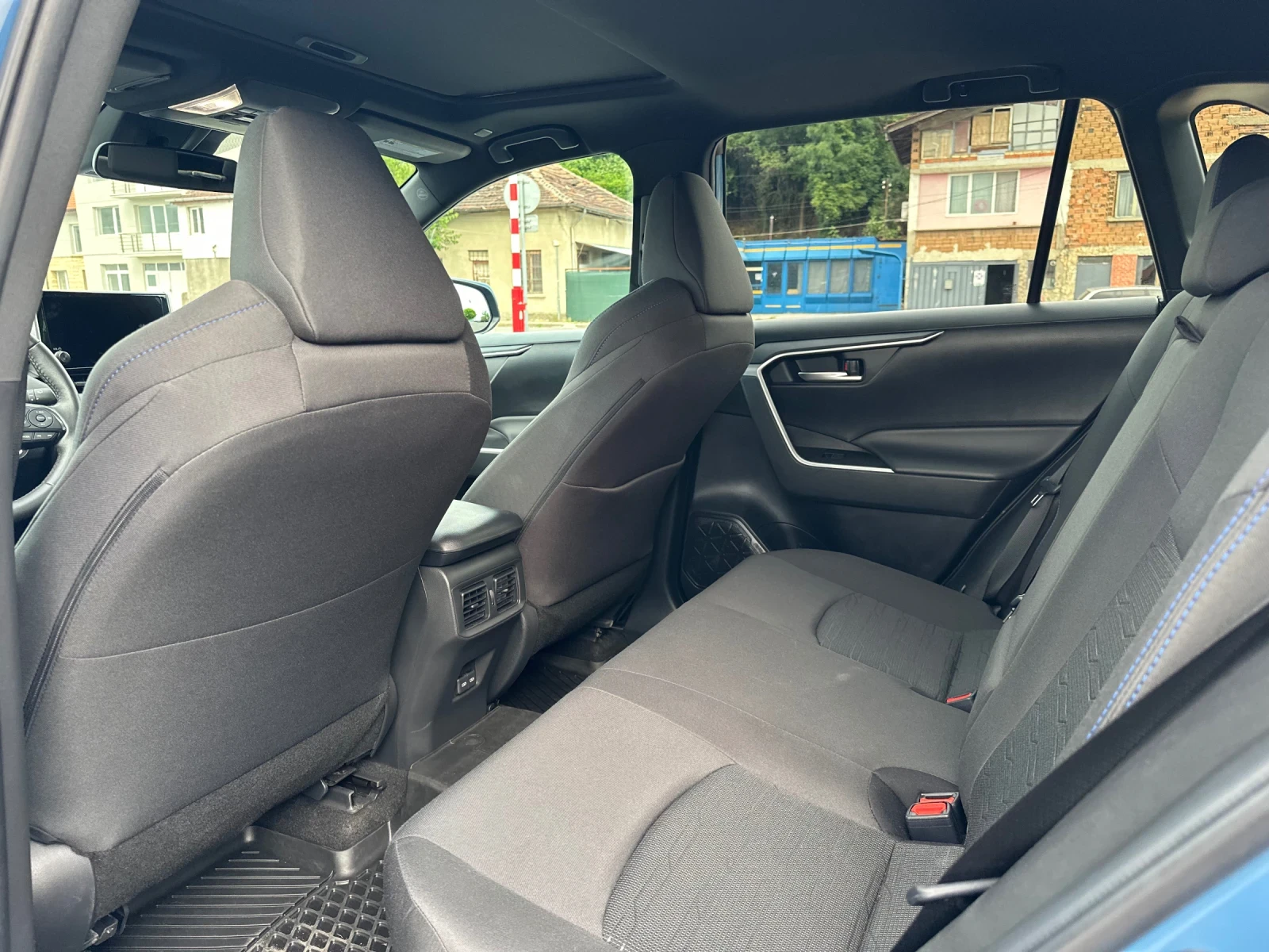 Toyota Rav4 SE Hybrid , снимка 13 - Автомобили и джипове - 54947222