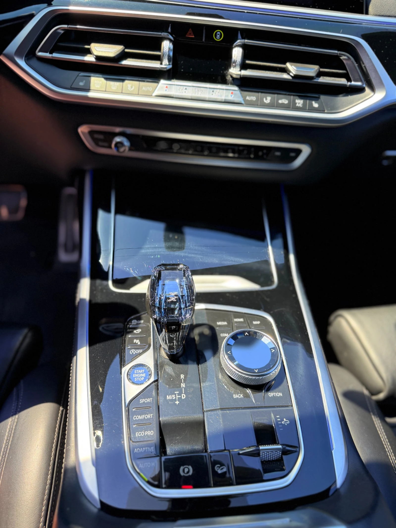 BMW X7 M50i* Вакум* HeadUp* H&K* 360* Swarovski* Airsusp, снимка 9 - Автомобили и джипове - 55654778