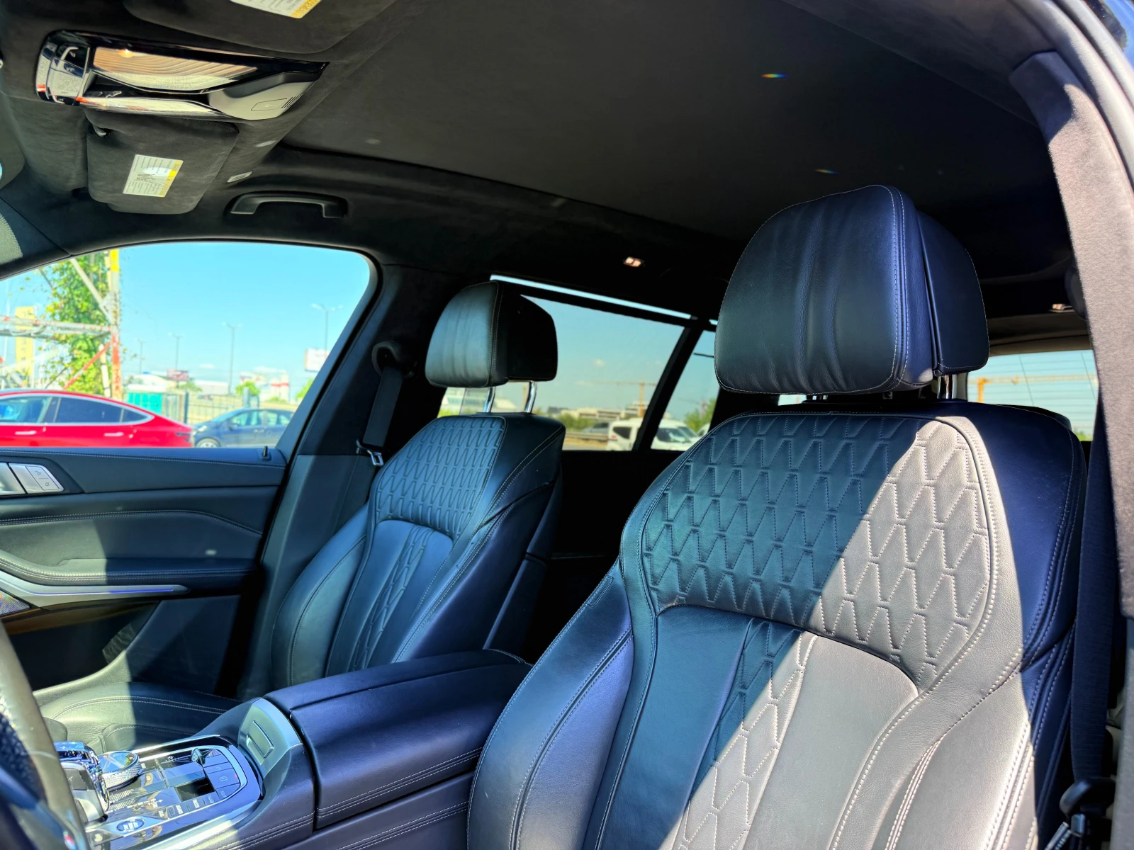 BMW X7 M50i* Вакум* HeadUp* H&K* 360* Swarovski* Airsusp, снимка 10 - Автомобили и джипове - 55654778