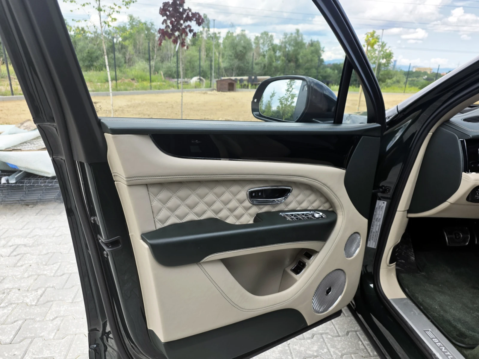 Bentley Bentayga V8 Mulliner Blackline = MGT Select 2 = , снимка 7 - Автомобили и джипове - 56634601