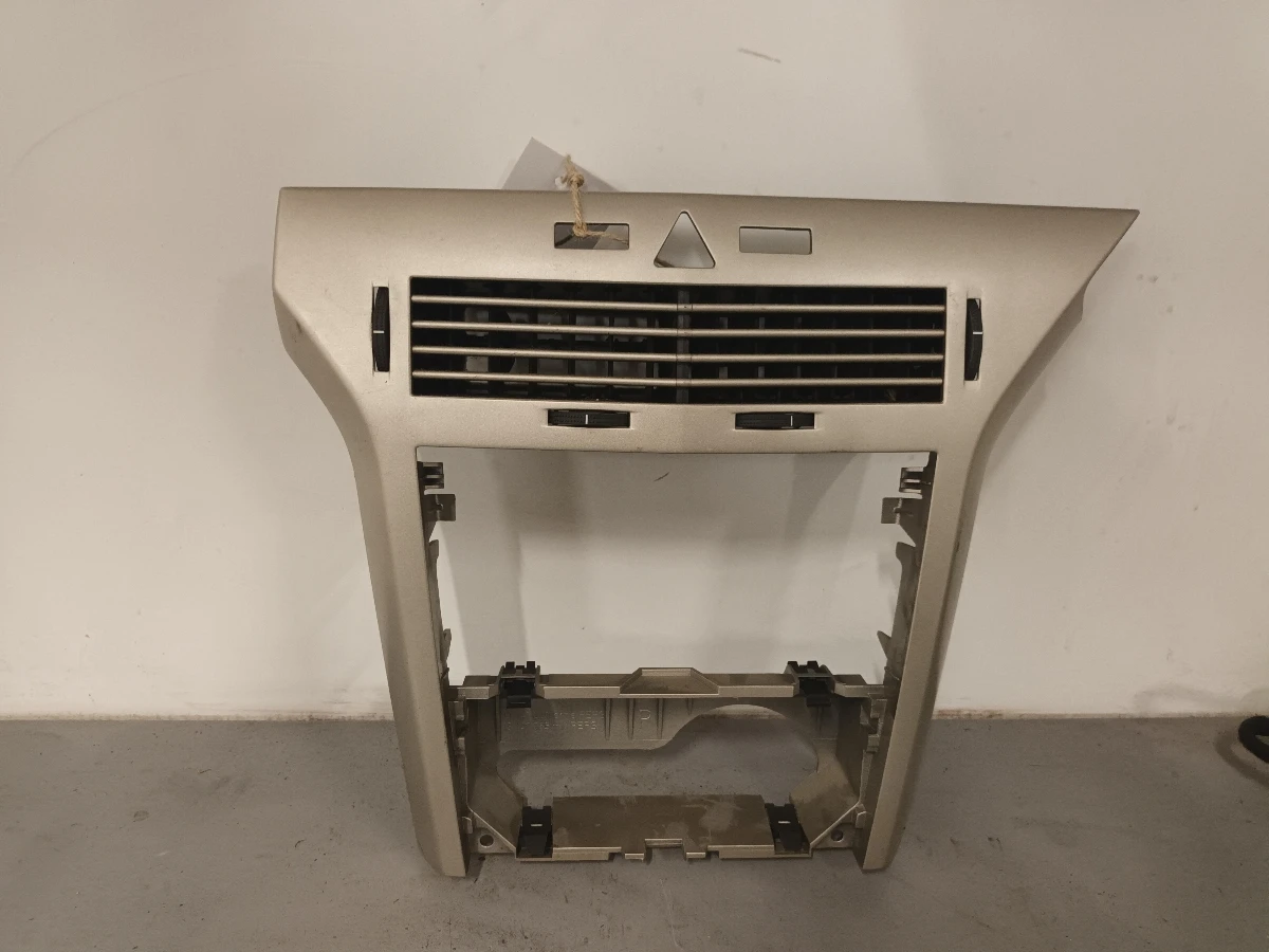 Централна конзола опел астра h 1.6 