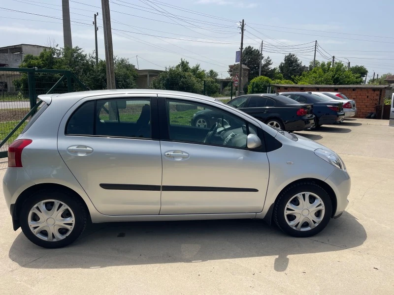 Toyota Yaris 1.3бензин ЛИЗИНГ, снимка 6 - Автомобили и джипове - 47071533