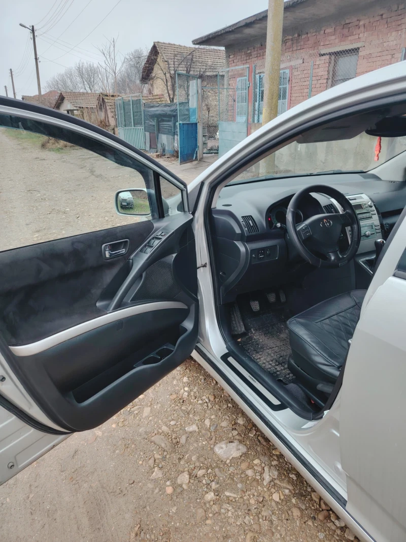 Toyota Corolla verso, снимка 4 - Автомобили и джипове - 48203839