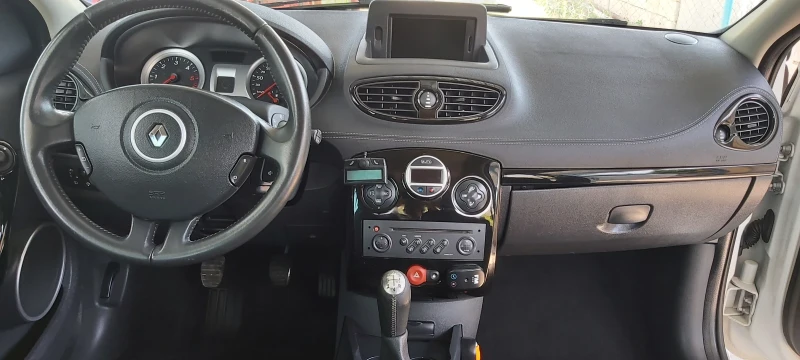 Renault Clio 1.5 DCI, снимка 12 - Автомобили и джипове - 48276756