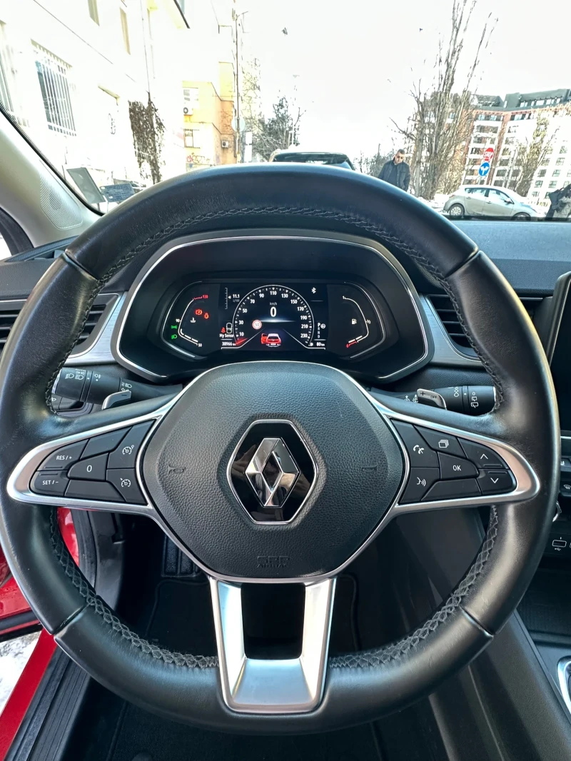 Renault Captur 1.3 TCe 140 к.с / предна и задна камера, снимка 12 - Автомобили и джипове - 48552216