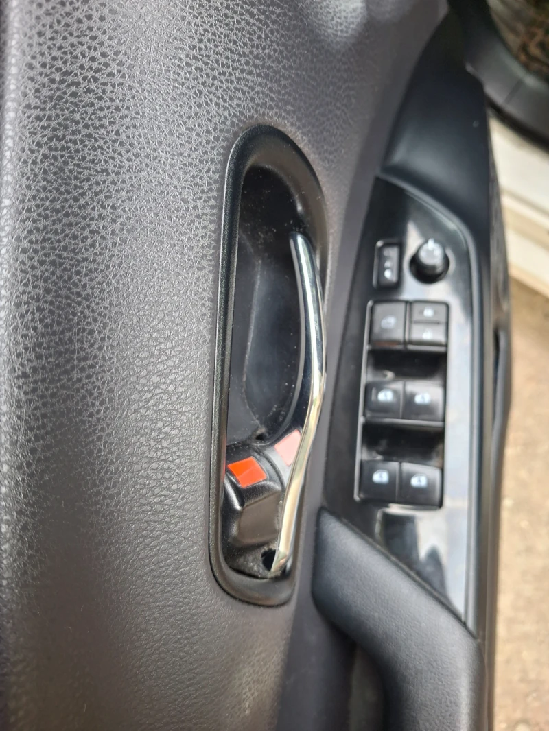 Toyota Prius Toyota Prius 1.8 hybrid газ, снимка 14 - Автомобили и джипове - 52655353